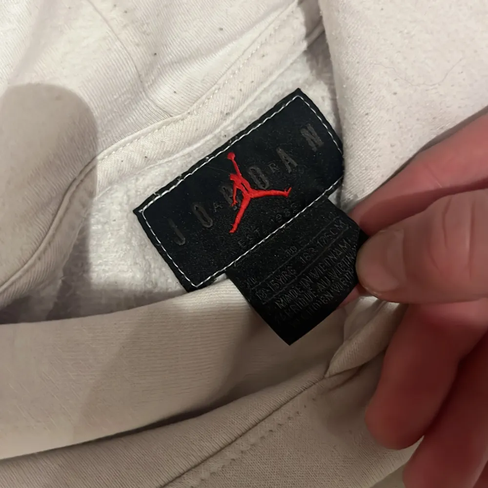 Ja säljer nu min Jordan hoodie då den it passar längre. Cond 7/10✨Lockar brudar 😍😂. Hoodies.