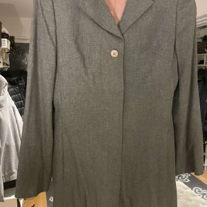 Inwear kappa - En grå tunn kappa från In Wear jätte snygg på srorlek s 34