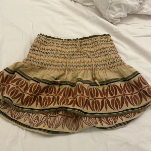 Zara kjol - Superfin zarakjol. Använt typ två gånger men köpta på plick. 