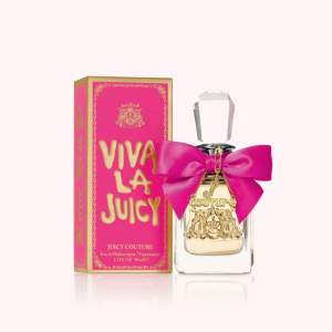Parfymen Viva la Juicy av juicy couture, 50ml. Parfymen är helt oöppnad och fortfarande inplastad. Köpt på kicks för 765kr❣️