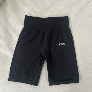 ICIW träningsshorts  - Storlek S, använd 1-2 gånger, som nya. Säljer pga passar mig inte. Nypris 499kr, säljer för 200kr.  Har TVÅ par så kommer finnas två likadana annonser ute. 