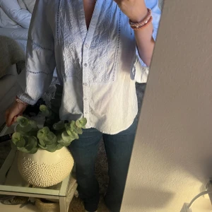 Blus - Super fin blus perfekt till sommaren! Storlek s/m🩵 använd ett fåtal gånger😋 