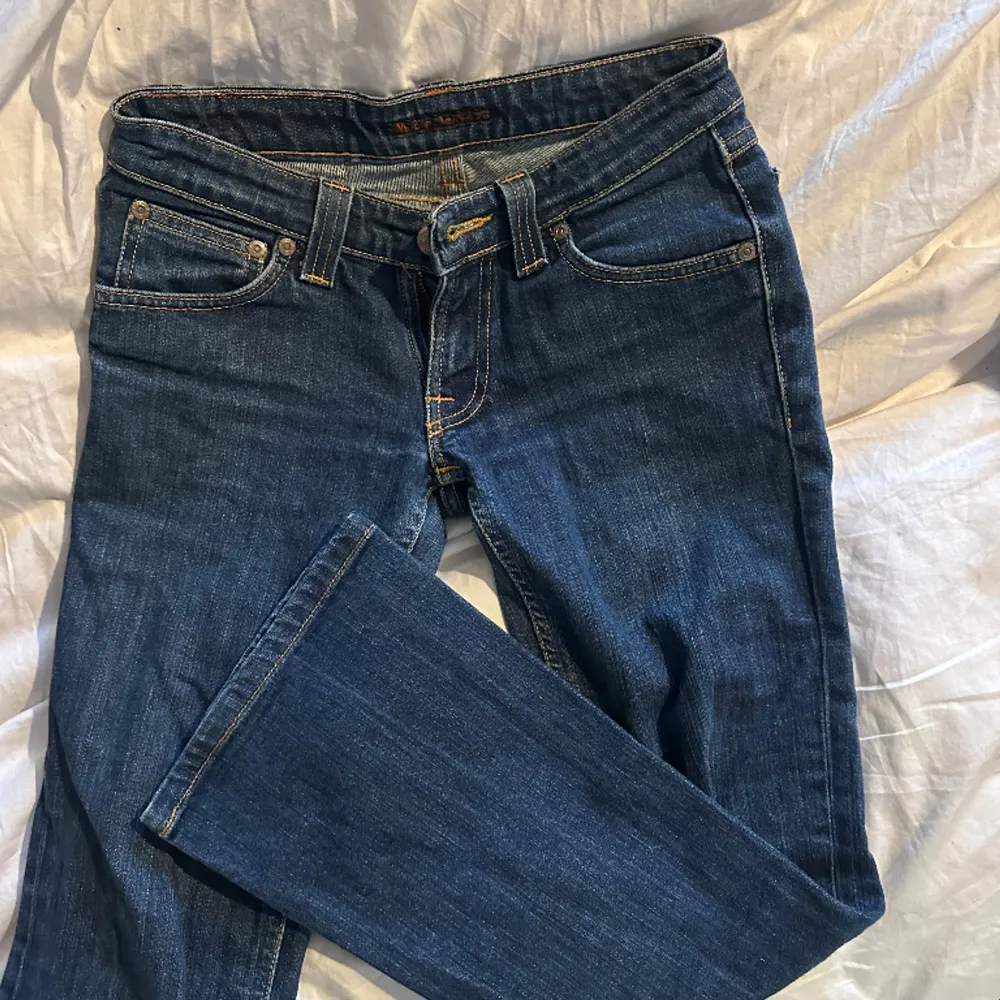 jättesnygga och jätte lowwaisted jeans som även är för små för mig. Jeans & Byxor.