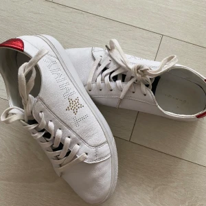 Tommy helfiger skor  - Tommy helfiger skor, helt perfekt skick 