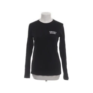 Veronica Maggio merch - säljer min veroncia maggio tröja, för fler frågor eller bilder så är det bara att höra av er :)