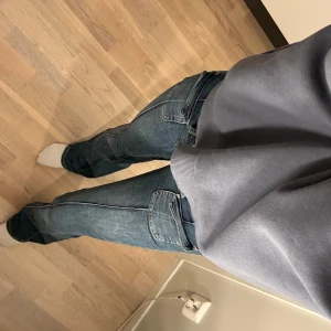 Jeans - Säljer dessa jätte fina pocket jeans från Nelly. Använda max 3 gånger och är i nyskick, jag är 170 och dom är lite långa på mig Pris kan diskuteras!