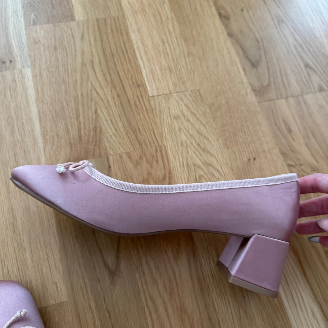 Rosa ballerinaskor med klack  - 90