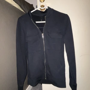 Zip-tröja - Säljer nu min zip tröja då jag växt ur den skick 9/10