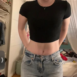 Croptop - En svart croptop ifrån zara