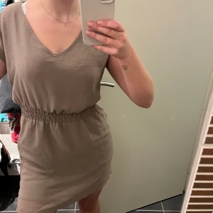 Klänning  - Luftig och skön från mango, kommer ej till användning tyvärr 🩶