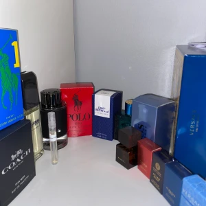 Parfym byte - Hej! Jag söker byte mot mina parfymer. Kan även sälja. Skriv till mig om minsta lilla fråga 🍾 Montblanc Explorer SÅLD❌ Små Versace SÅLD❌ David Beckham SÅLD ❌