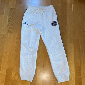 Jordan mjukisbyxor - Nästan aldrig använda säljer då jag växt ur dem pris kan sänkas vid snabb affär 