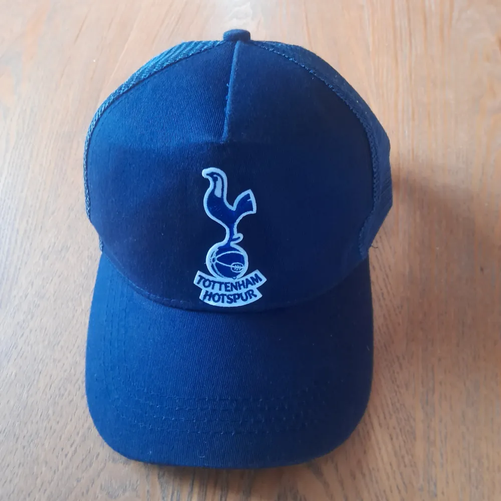 Tottenham spurs keps. Skicka prisförslag, vill bara bli av med den.. Accessoarer.