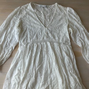 Zara klänning  - Söt mönstrad klänning från zara ❤️