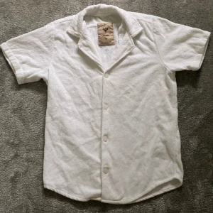 Frotté piké OAS - Helt ny piké i frotté från OAS, aldrig använd. Nypris ligger på 1100kr så säljer denna i samma skick till mer än 50% rabatt av priset. Skriv vid minsta fundering så ska jag svara så fort jag kan! 🙌🏼