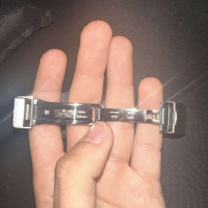 Rolex klocka  - Hej, jag säljer min Rolex just nu pågrund av att det inte är min stil den är även använd ett fåtal gånger men pris kan diskuteras i gällande en snabb affär 