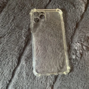 Telefonskal - Telefonskal genomskinlig, perfekt för o denotera med klistermärken eller annat. Säljer då jag råkade köpa fel modell. 