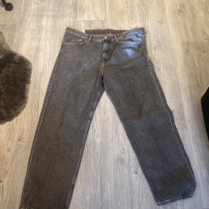 jeans - användes endast under spex, vet inte riktigt vilkem strl det är, behöver bli av med dem