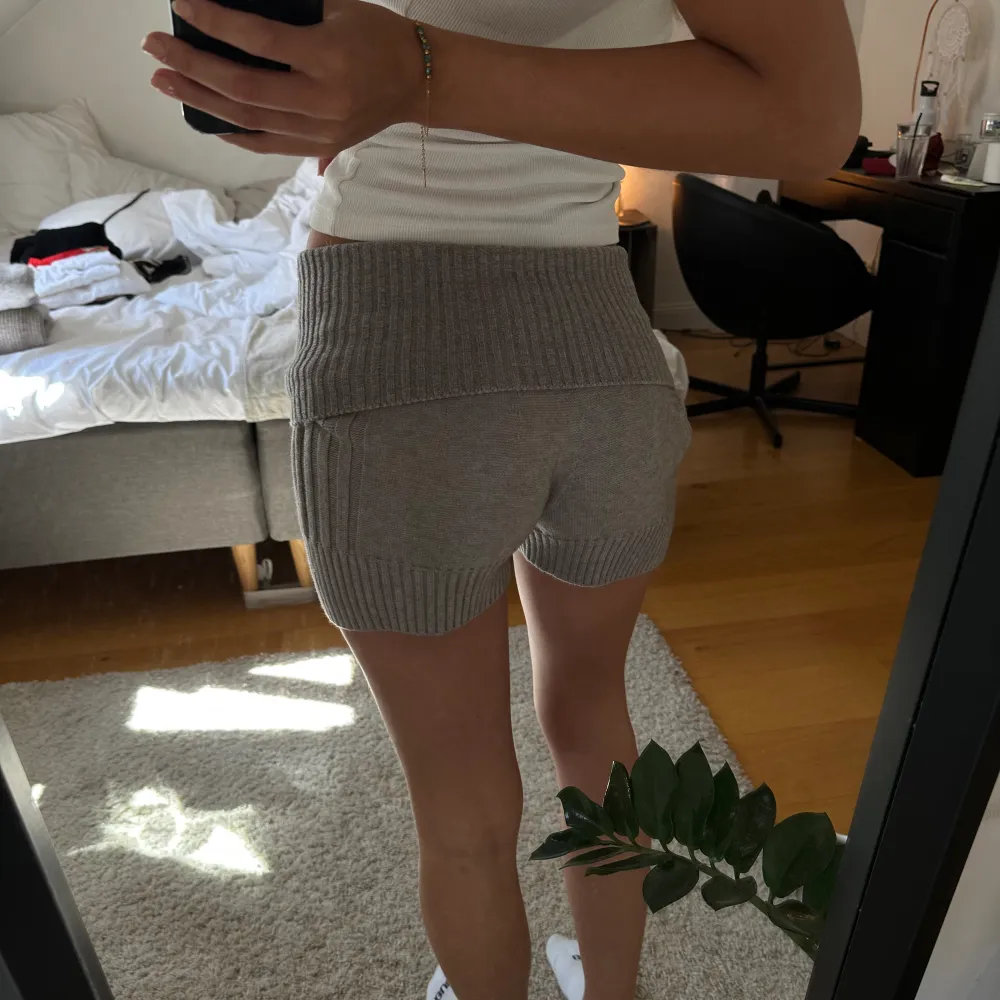 Säljer dessa shorts då dem inte kommer till användning längre💛. Shorts.