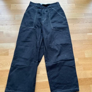 Poetic Collective Jeans - Hej, säljer dessa sjukt snygga Poetic collective jeansen. Storlek 30 men passar många olika eftersom det är resår i midjan. Väldigt bra skick! Nypris 1000 så Priset är inte hugget i sten! Skriv vid minsta fundering!