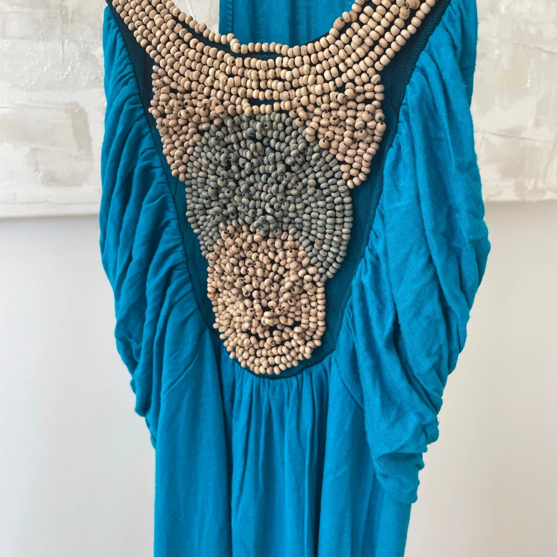 Klänning med träpärlor - 90