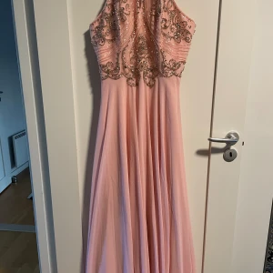 Balklänning - Storlek L Oanvänd 