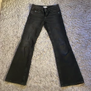 Gina tricot jeans - Jag säljer så mina jeans från Gina tricot i storlek 152. Har typ använt som 2-3 gånger men dom kommer inte till användning nu💗