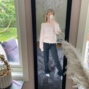 Stickad tröja  - Rosa stickad tröja med fint mönster.  I bra skick 