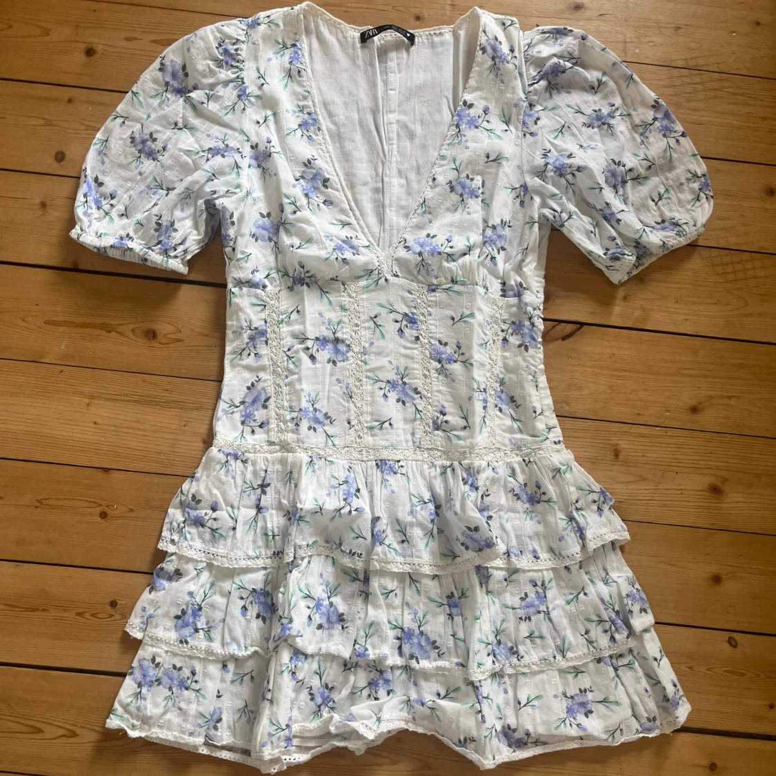 Zara blommig klänning  - 90
