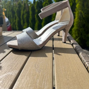 Sandaler  - Festliga och eleganta