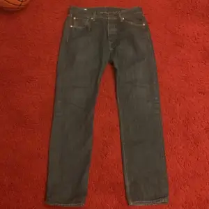 Levis jeans i storlek w31 L34