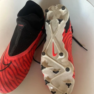Fotbollsskor  - Nike Phantom Strl 39 Prövade ett par gånger