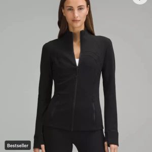 Lululemon Define - SÄNKER INTE PRISETTTT Lululemon define jacka. Knappt använd. Köpt för 1280kr, (nu på hemsidan 1380kr). Storlek 4, 36, S