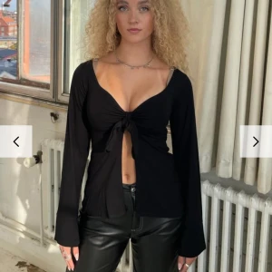 Topp Design by Si - Knappt använd topp från design by si!