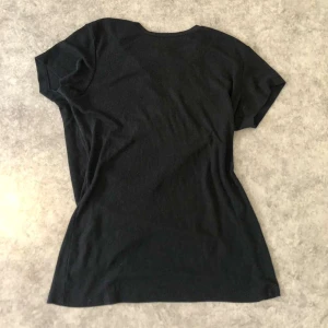 Svart t shirt - Är stretchig 