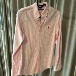Ralph Lauren Skjorta - Skjorta i mycket fint skick från Ralph Lauren. Skinny fit