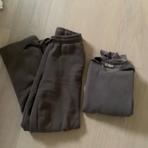 Gina Mjukisset - Välanvända men i fint skick, byxor xs och tröja s❤️