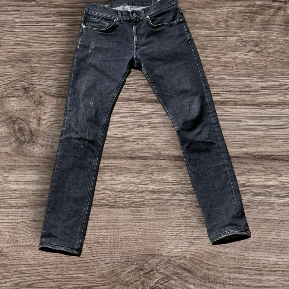 Dondup jeans i bra skick med uppsydda. Jeans & Byxor.