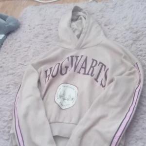 🦉Hogwarts hoodie✨🧙‍♂️ - För liten för mig✨ använt typ 5-8 gånger🦉