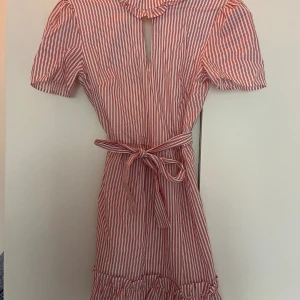 Bomullsklänning - Fint skick. Storlek 36.