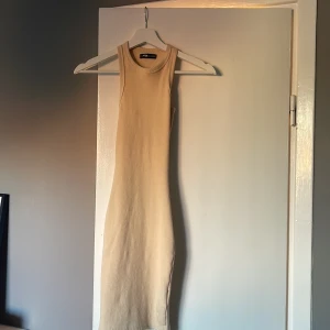 Klänning  - Knappt använd, jättefin 