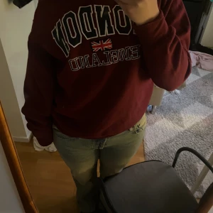 London tröja - En egenklippt tröja köpt i London! Används aldrig.