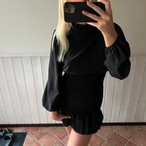 Svart klänning - Fest klänning. Storlek S. Från shein.