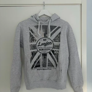 Cedar wood state hoodie - Den är använd men den är bra skick