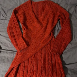 Stickad klänning - Jätte fin stickad klänning som sitter bra på kroppen. Använd en gång❤️köpt på SHEIN