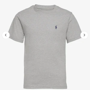 Ralph lauren - snygg t-Shirt i tjej modellen!