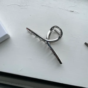 Hårklämma  - Köpt på Plick