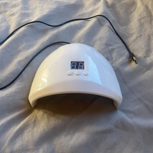 Uv/led lampa - Lampa för att göra gelenaglar. Både uv och led!  Köparen står för frakt !