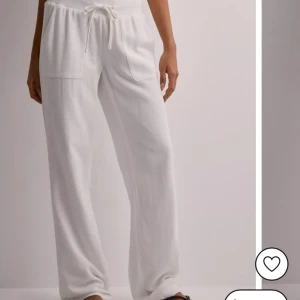 Lågmidjade linnebyxor - Linnebyxor från Nelly, perfekt längd för dig som är jag 165-170