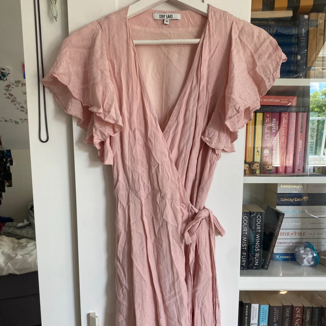 Söt rosa omlottklänning